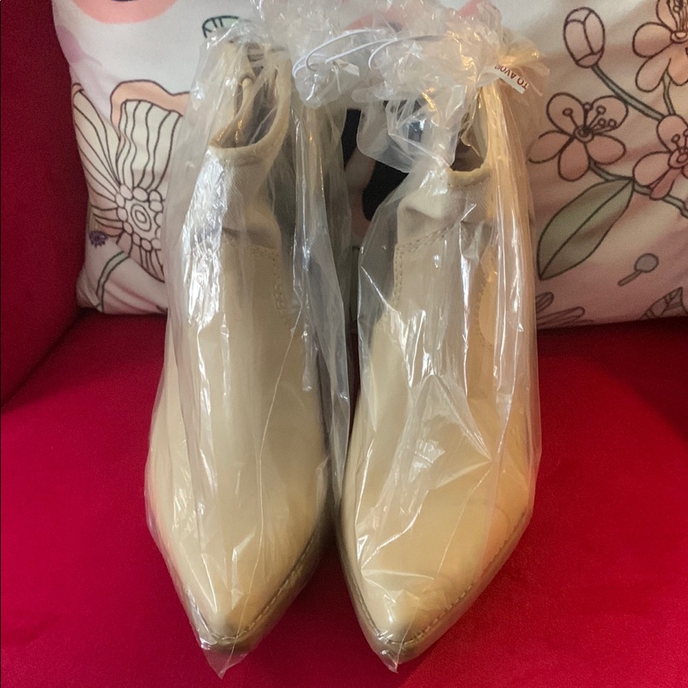 Universal Thread Tan Ankle Boots